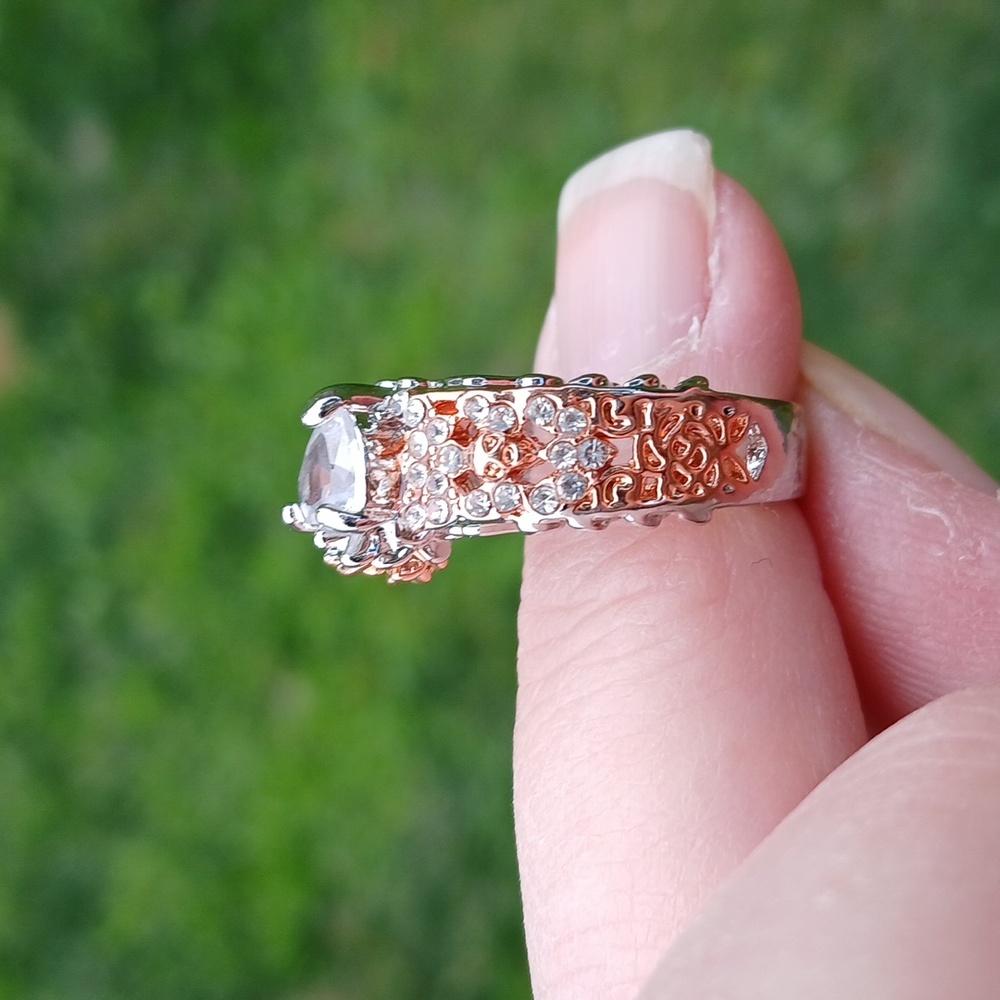 New Heart Shaped CZ Rose Gold & Silver Skulls & Roses Ring. - Picture 15 of 16